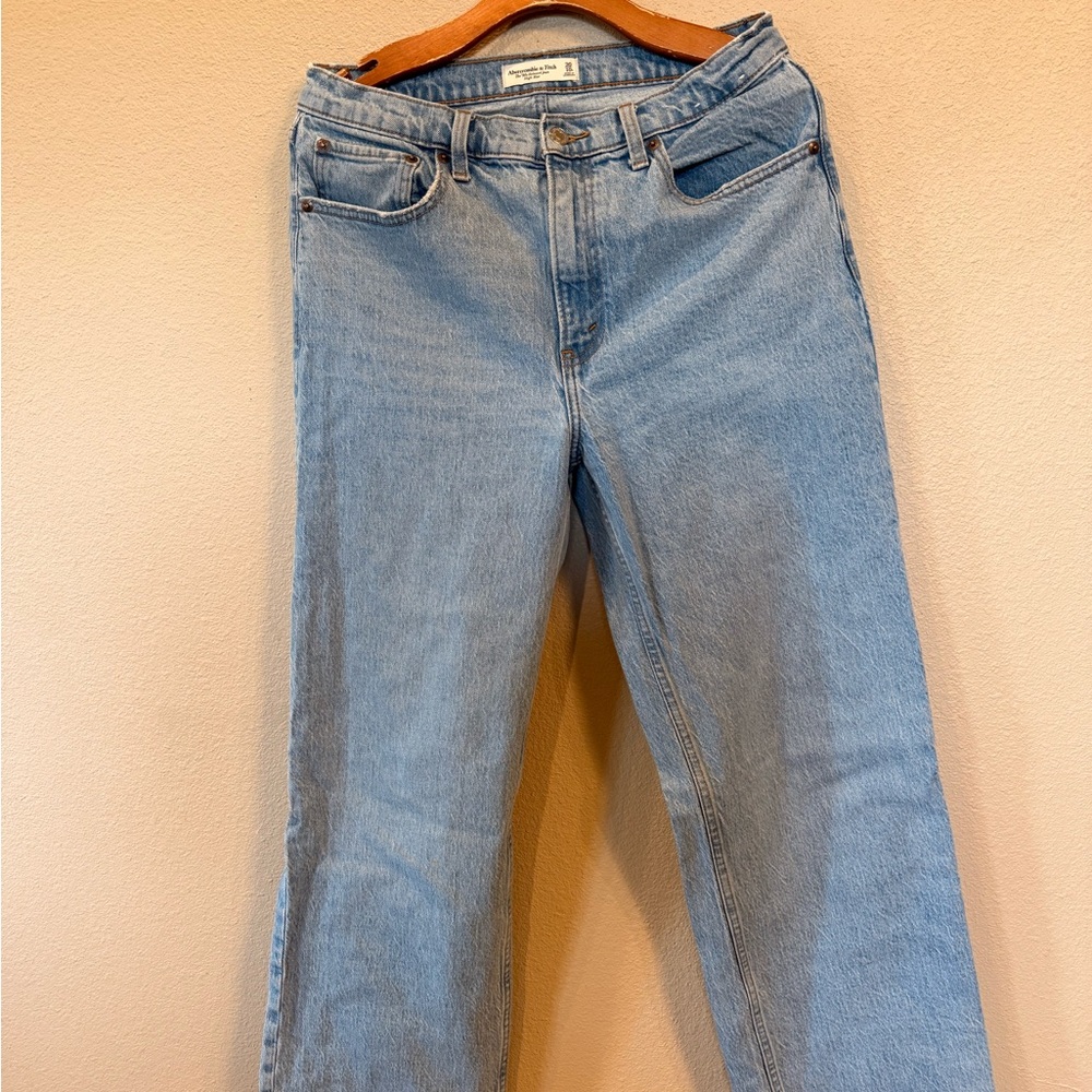 Abercrombie & Fitch Women's Light Blue Straight Leg Jeans